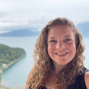 Meet your Posher, Laura
